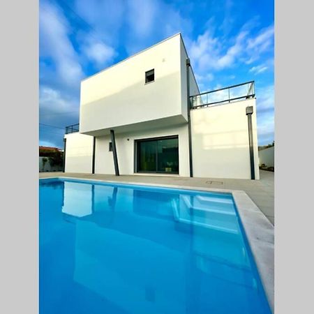 New And Modern 3 Bedroom Villa With Private Heated Pool Near Nazare Sao Martinho do Porto Bagian luar foto