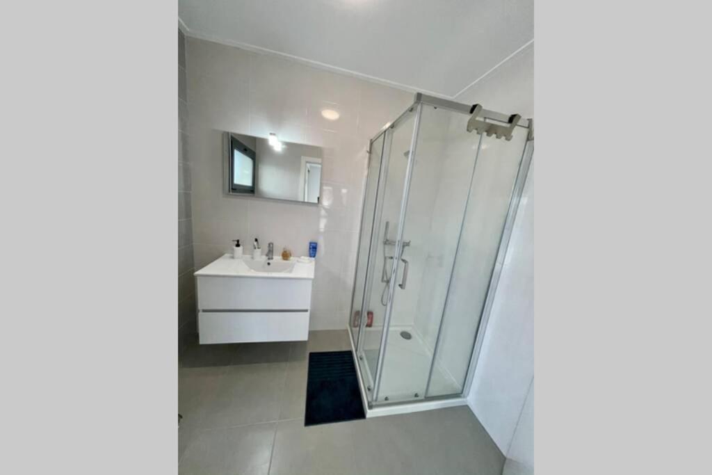 New And Modern 3 Bedroom Villa With Private Heated Pool Near Nazare Sao Martinho do Porto Bagian luar foto
