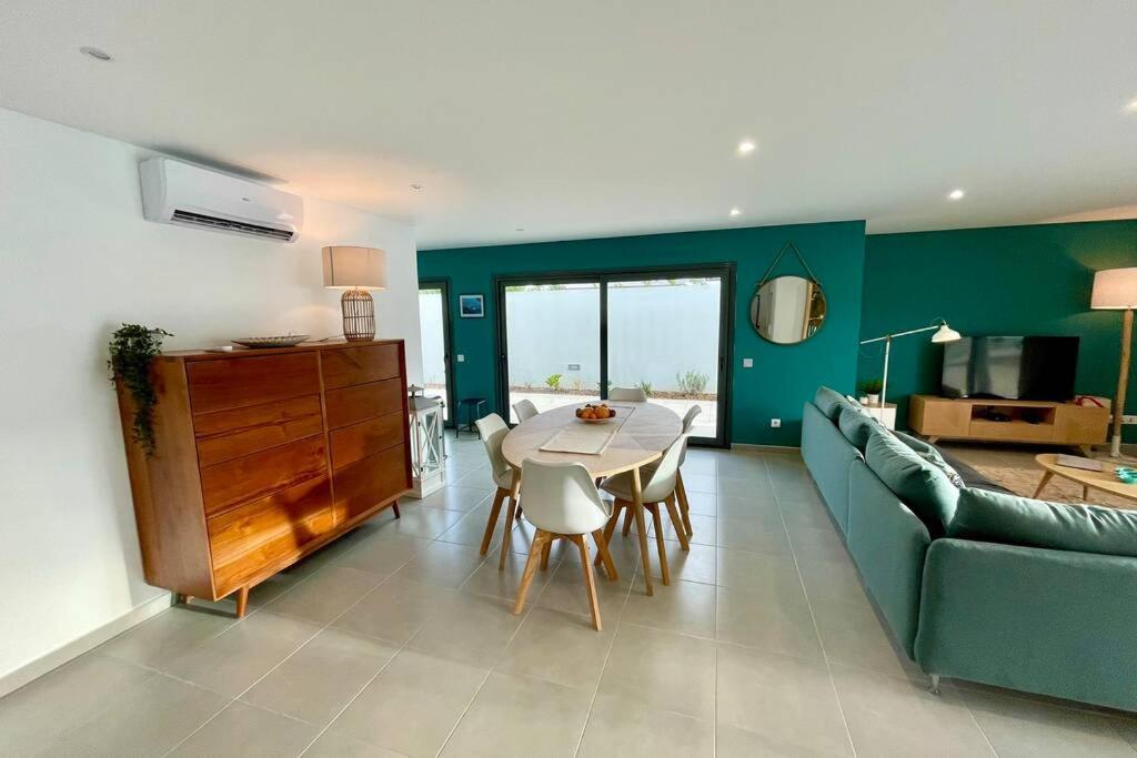New And Modern 3 Bedroom Villa With Private Heated Pool Near Nazare Sao Martinho do Porto Bagian luar foto