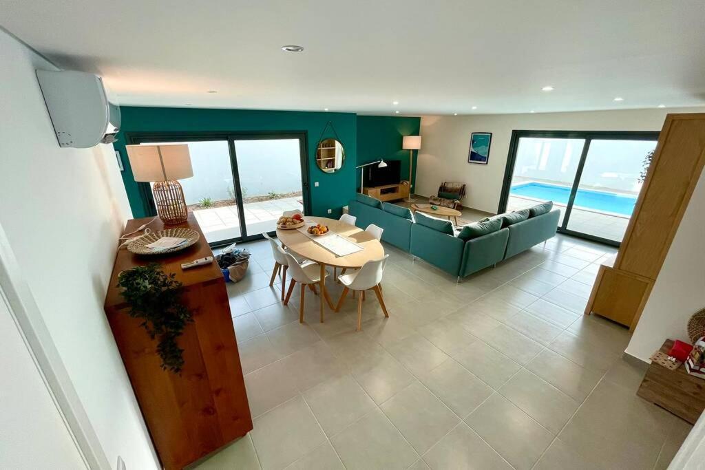 New And Modern 3 Bedroom Villa With Private Heated Pool Near Nazare Sao Martinho do Porto Bagian luar foto