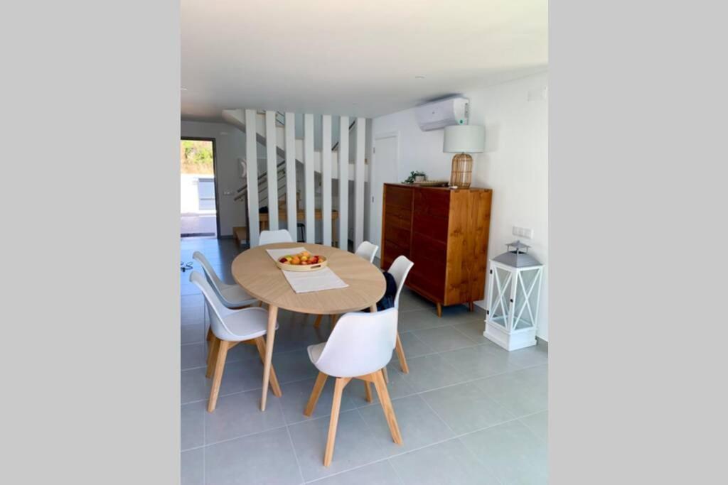 New And Modern 3 Bedroom Villa With Private Heated Pool Near Nazare Sao Martinho do Porto Bagian luar foto