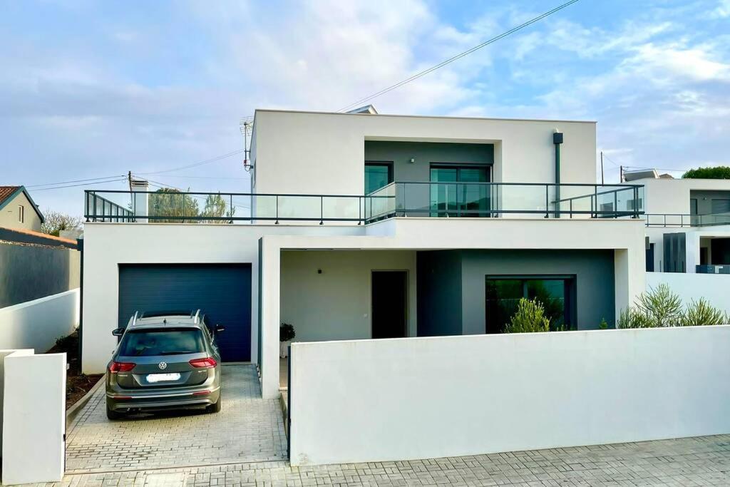 New And Modern 3 Bedroom Villa With Private Heated Pool Near Nazare Sao Martinho do Porto Bagian luar foto